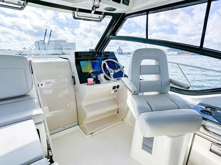 Boston Whaler 325 Conquest image