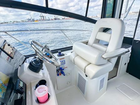 Boston Whaler 325 Conquest image