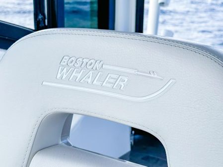 Boston Whaler 325 Conquest image