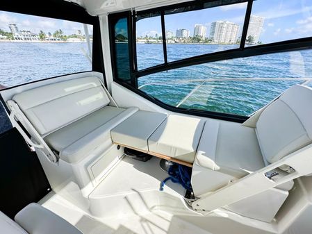 Boston Whaler 325 Conquest image