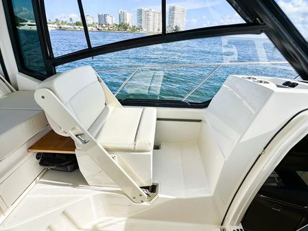 Boston Whaler 325 Conquest image