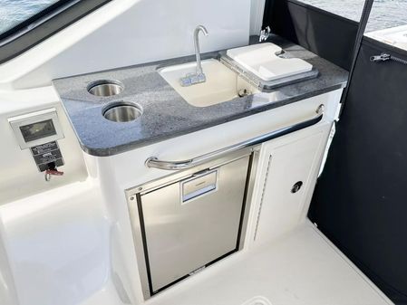 Boston Whaler 325 Conquest image