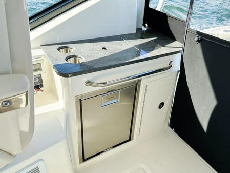 Boston Whaler 325 Conquest image