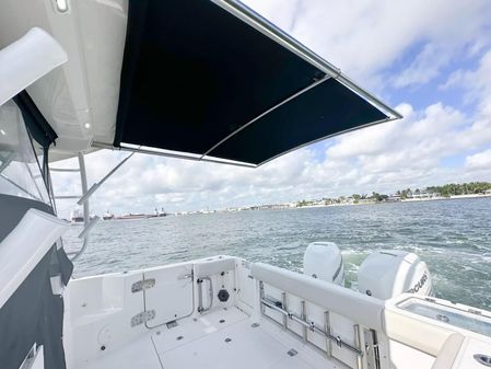 Boston Whaler 325 Conquest image