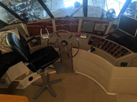 Bayliner 4788 Pilothouse image
