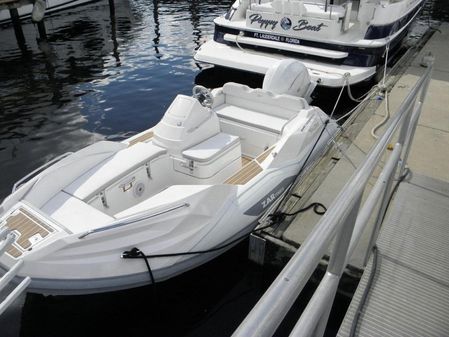 Azimut 84 image