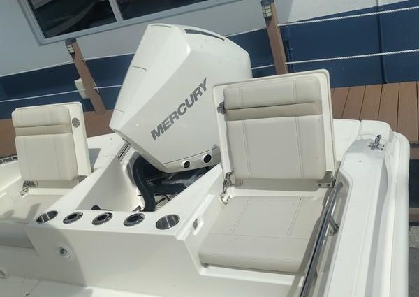 Boston Whaler 220 Dauntless image