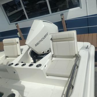 Boston Whaler 220 Dauntless image