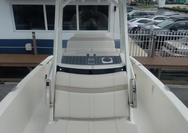 Boston Whaler 220 Dauntless image