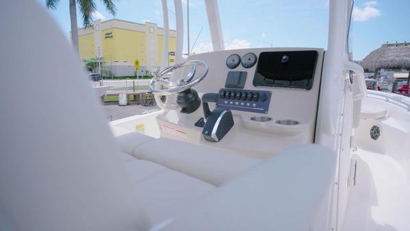 Boston Whaler 220 Dauntless image