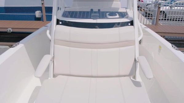 Boston Whaler 220 Dauntless image