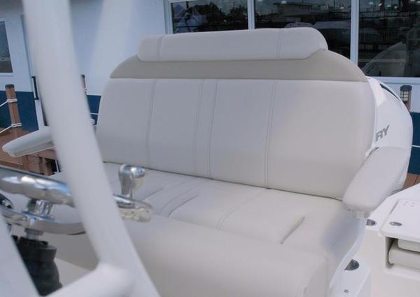 Boston Whaler 220 Dauntless image