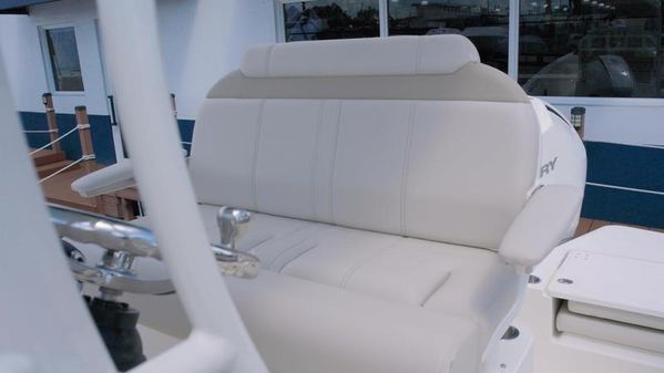 Boston Whaler 220 Dauntless image