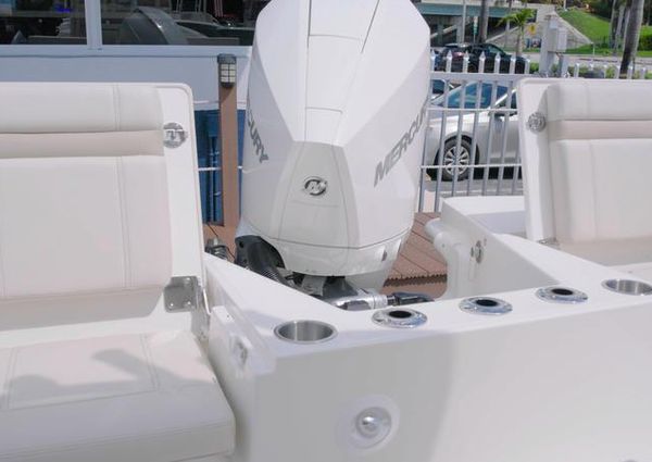 Boston Whaler 220 Dauntless image