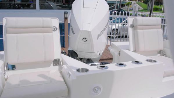 Boston Whaler 220 Dauntless image