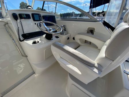 Boston Whaler 305 Conquest image