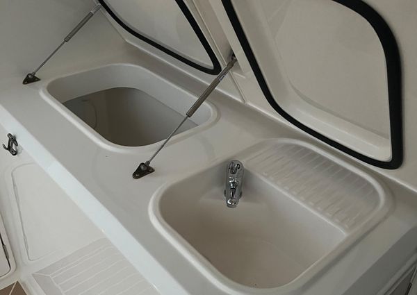 Riviera 45 Flybridge image