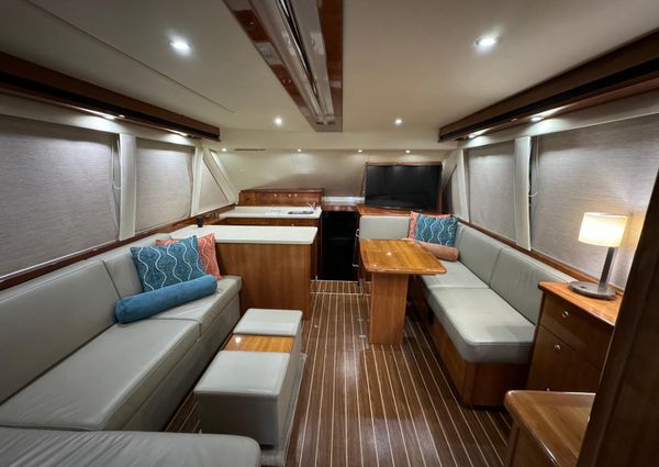 Riviera 45 Flybridge image