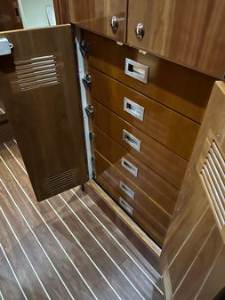 Riviera 45 Flybridge image