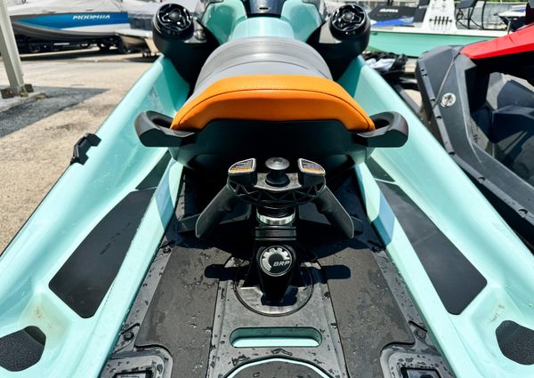 Sea-doo WAKE-170-SPARK-TRIXX-2-UP image