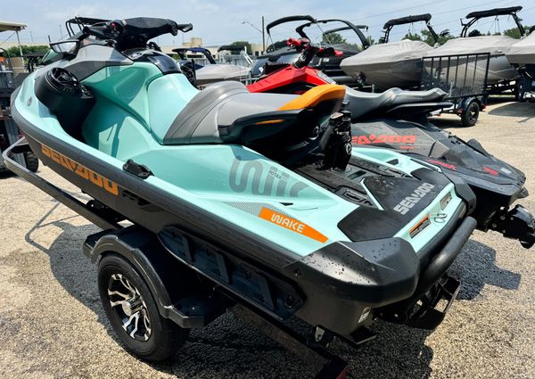 Sea-doo WAKE-170-SPARK-TRIXX-2-UP image