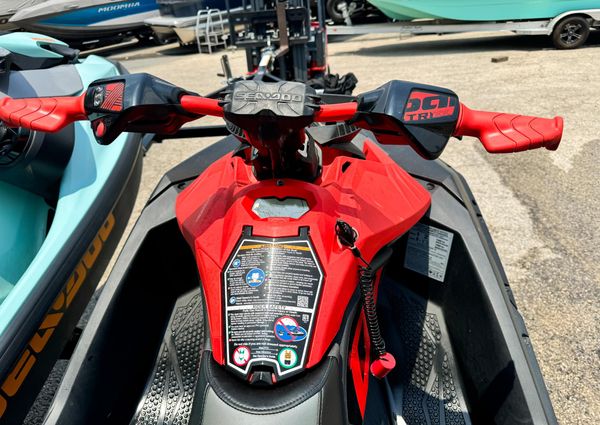 Sea-doo WAKE-170-SPARK-TRIXX-2-UP image