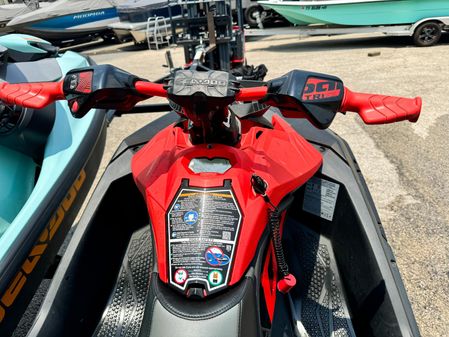 Sea-doo WAKE-170-SPARK-TRIXX-2-UP image