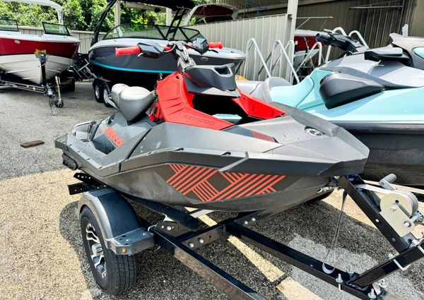 Sea-doo WAKE-170-SPARK-TRIXX-2-UP image