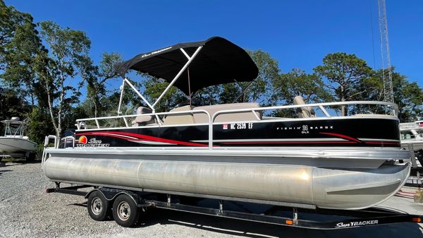 Tracker Sun Tracker 24 Fishing Barge 24DLX 