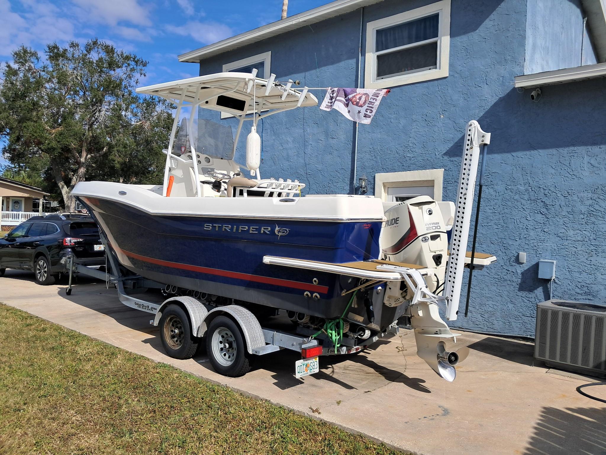 2014 Striper 220 center console