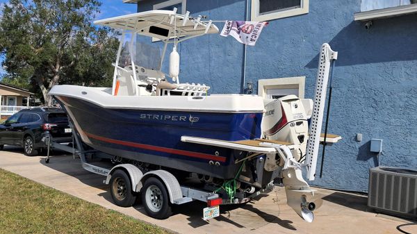 Striper 220 Center Console 