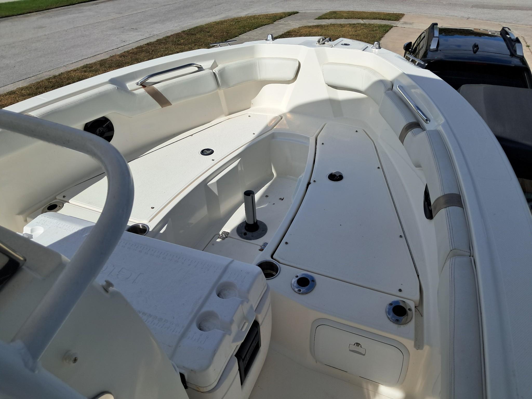 2014 Striper 220 center console