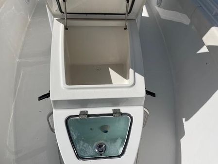 Sea Hunt Gamefish 27 with Coffin Box image