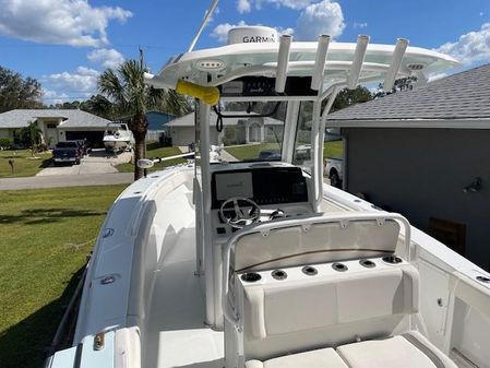 Sea Hunt Gamefish 27 with Coffin Box image