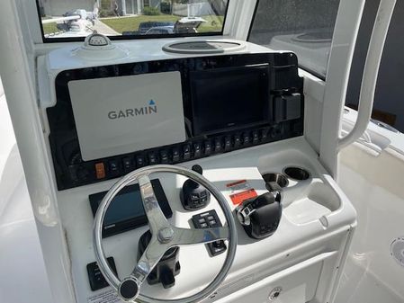 Sea Hunt Gamefish 27 with Coffin Box image