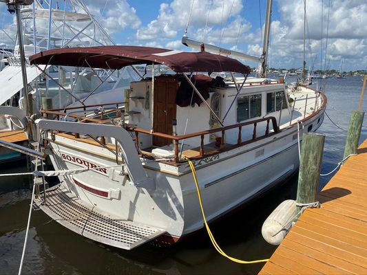 Island Trader MOTORSAILER - main image
