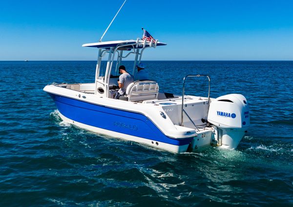 Robalo R242 Center Console image