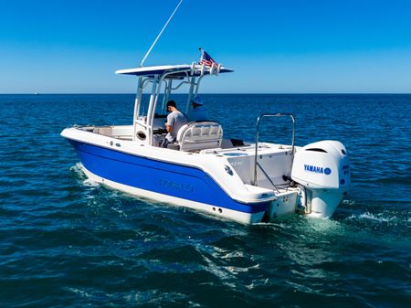 Robalo R242 Center Console image