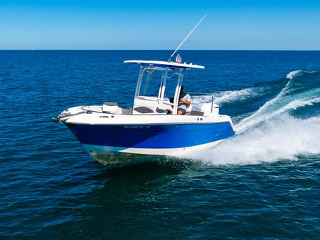 Robalo R242 Center Console image