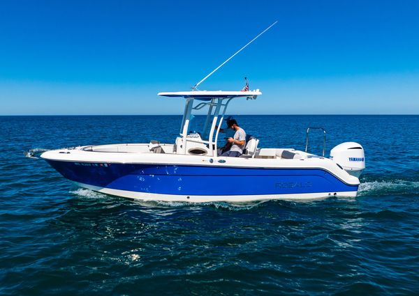 Robalo R242 Center Console image