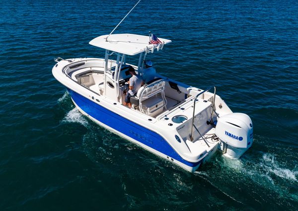 Robalo R242 Center Console image