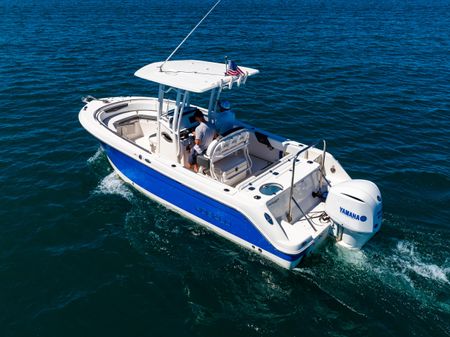 Robalo R242 Center Console image