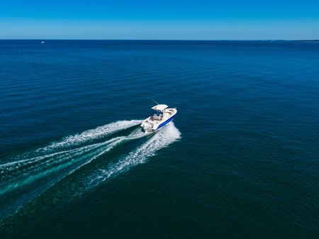 Robalo R242 Center Console image