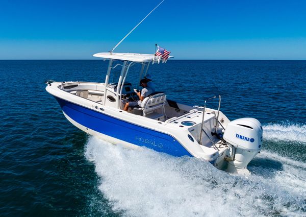 Robalo R242 Center Console image