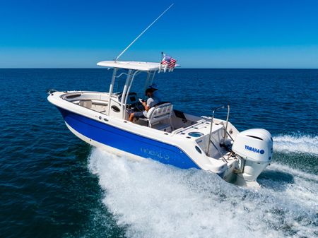 Robalo R242 Center Console image