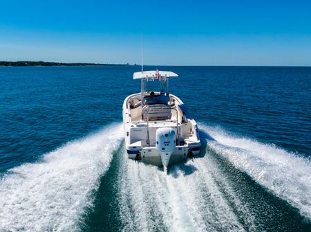 Robalo R242 Center Console image