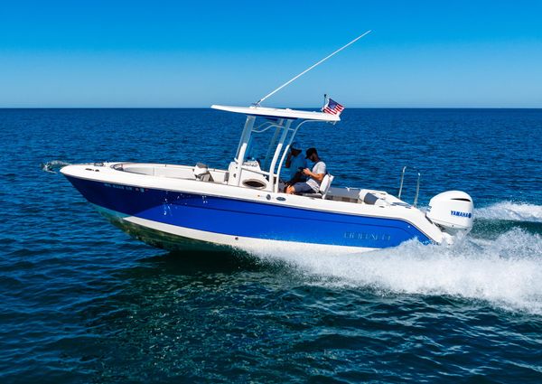 Robalo R242 Center Console image