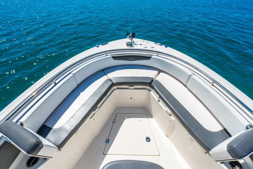 Robalo R242 Center Console image