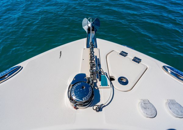 Robalo R242 Center Console image