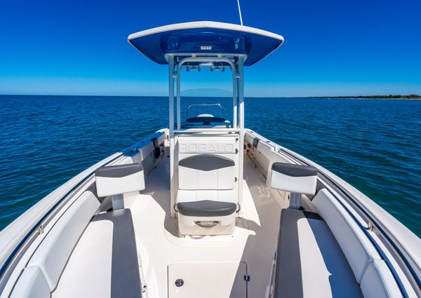 Robalo R242 Center Console image